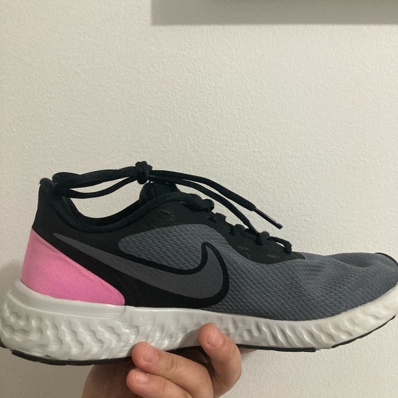 Nike Revolution Shoes - Picture 5 of 7